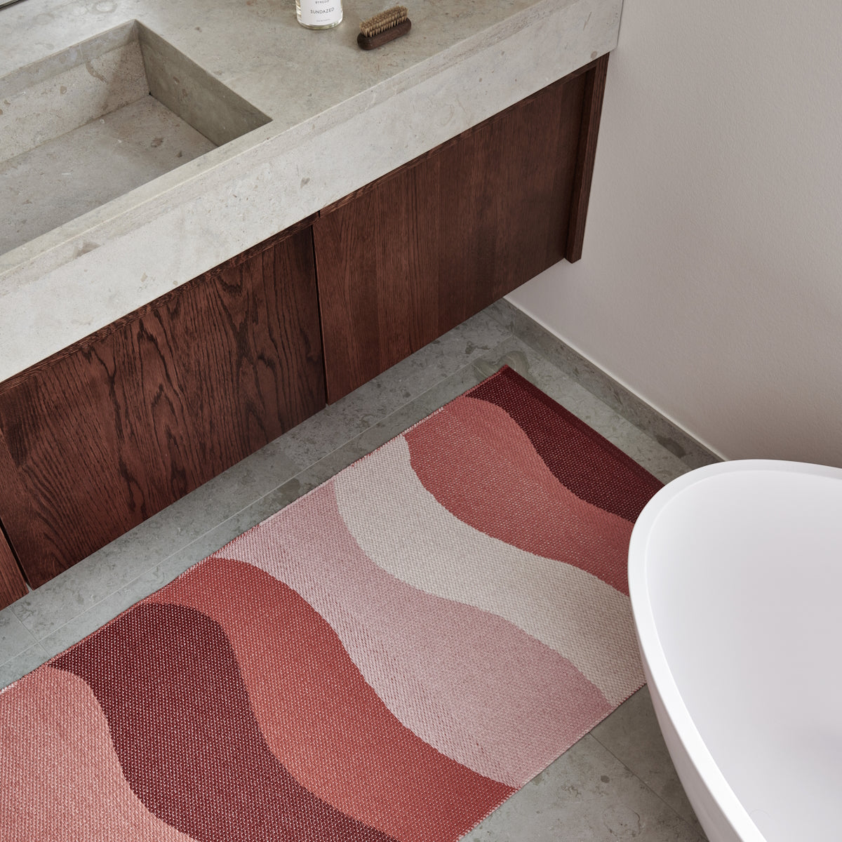 Pappelina_Rug_Urvi_Fire_Lifestyle