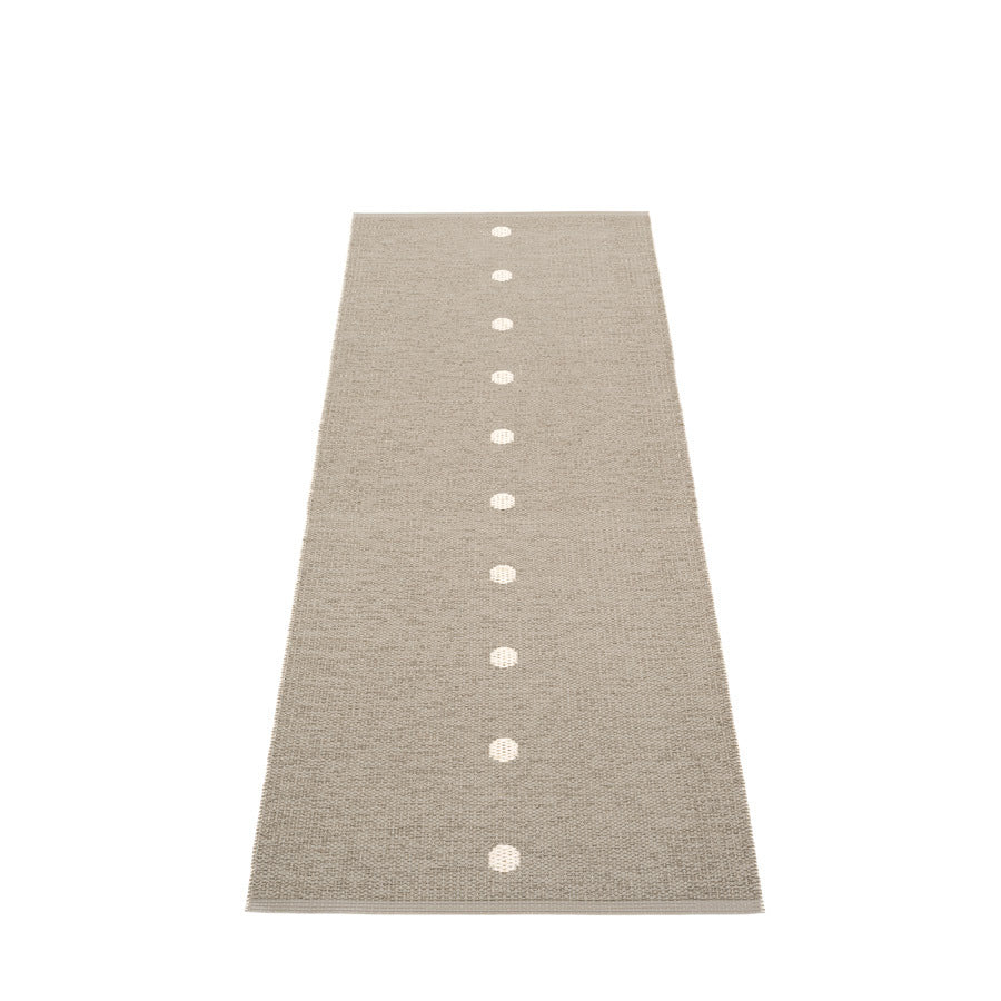 Pappelina_Rug_Peg_Dark_Linen