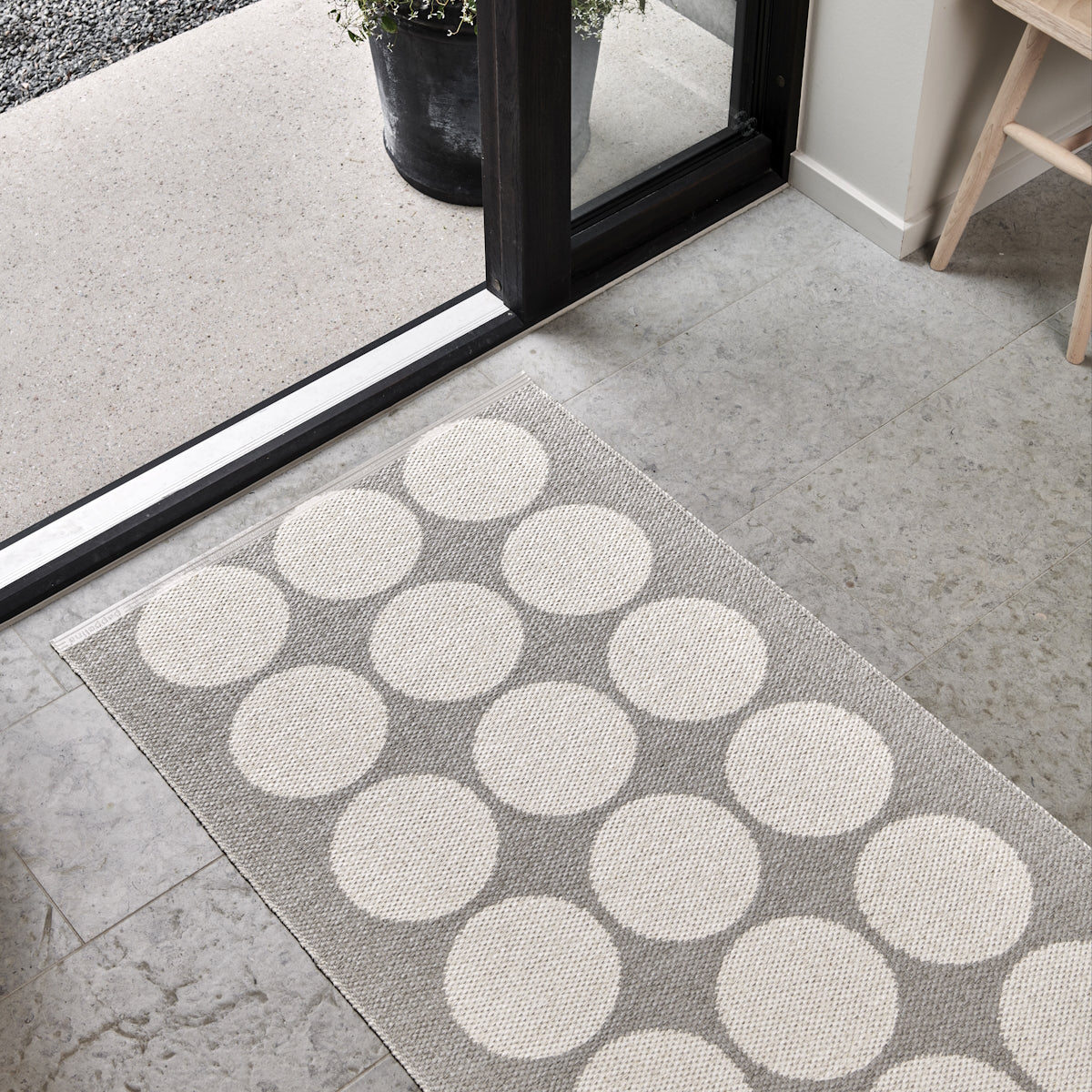 Pappelina_Rug_Hugo_Linen_Lifestyle