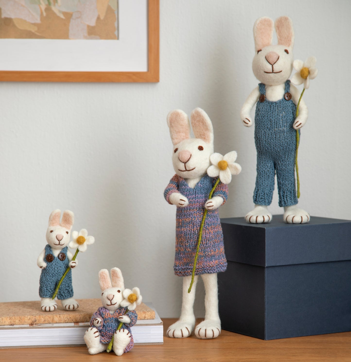 Gry & Sif Bunny Big White blue pants & daisy