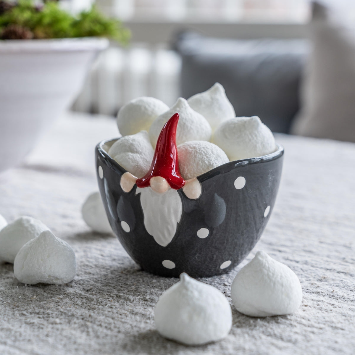 Naasgransgarden Peek-a-boo Santa High Hat Bowl
