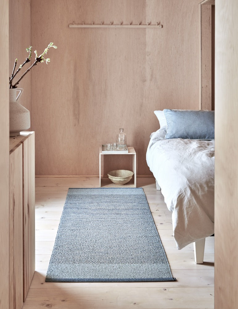 Pappelina-edit-rug-dove-blue
