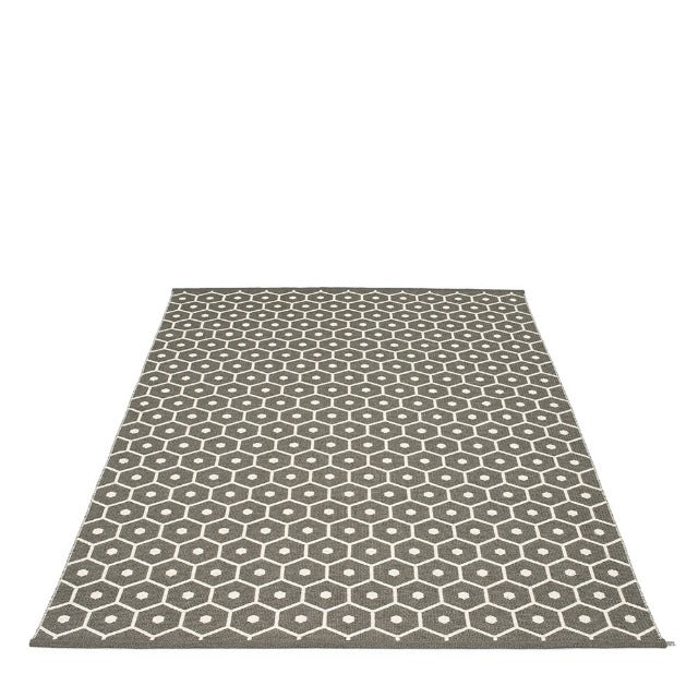 Pappelina_Rug_Honey_Charcoal
