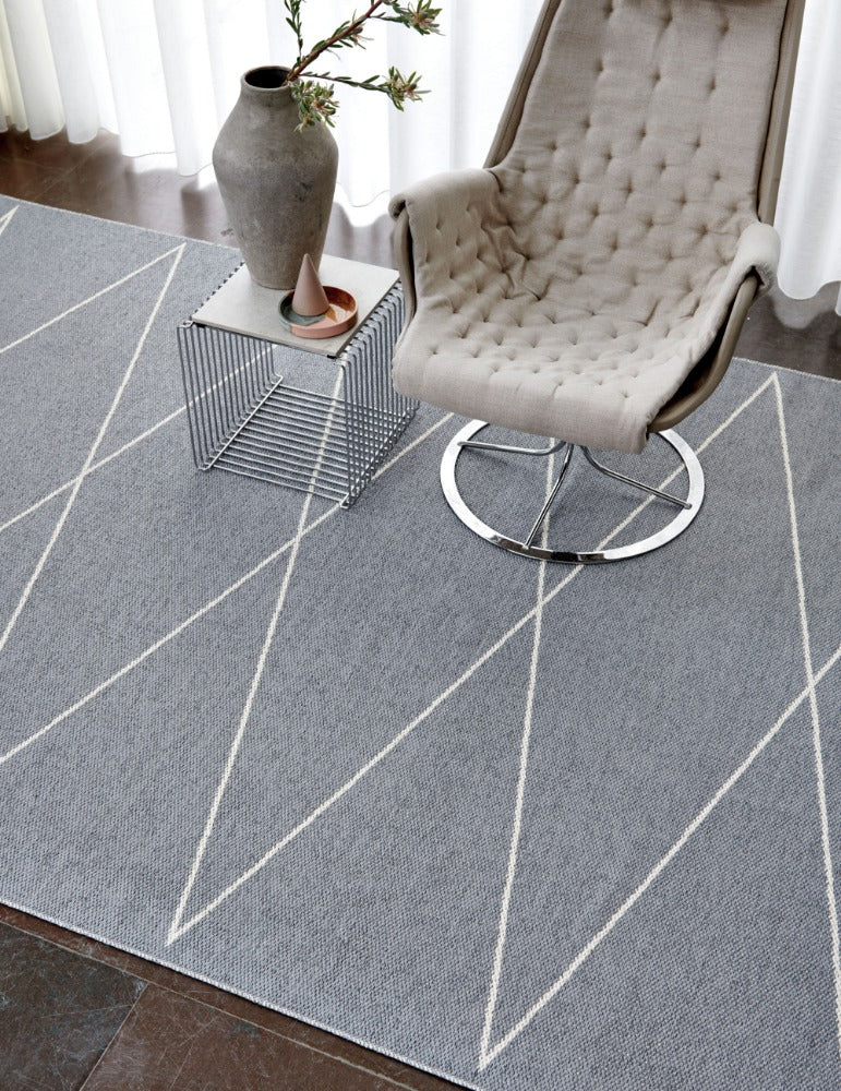Pappelina_Rug_Max_Grey_Lifestyle