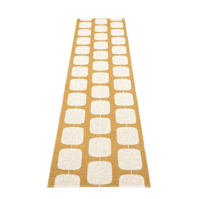 Pappelina_Rug_Sten_Ochre