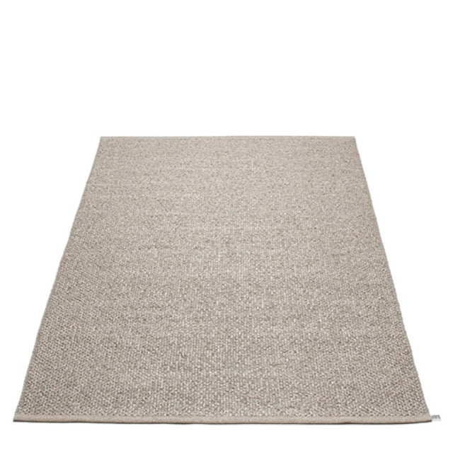 Pappelina_Rug_Svea_Metallic_Mud