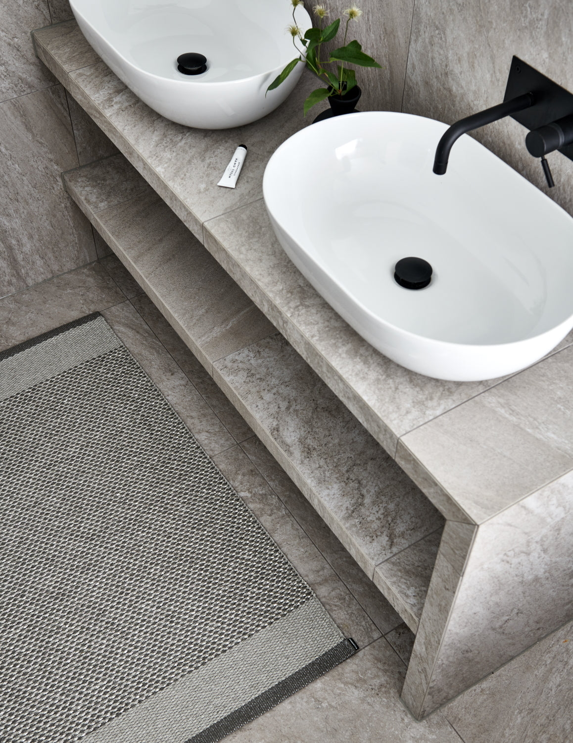 Pappelina Rug Edit Charcoal