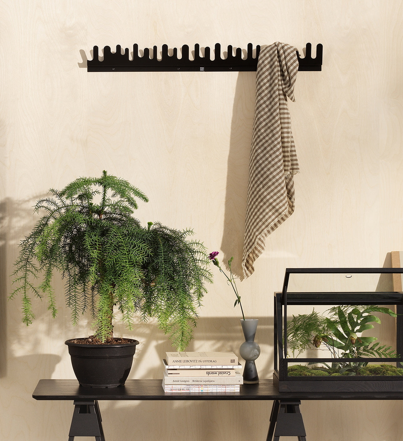 Design House Stockholm Wave Hanger Black