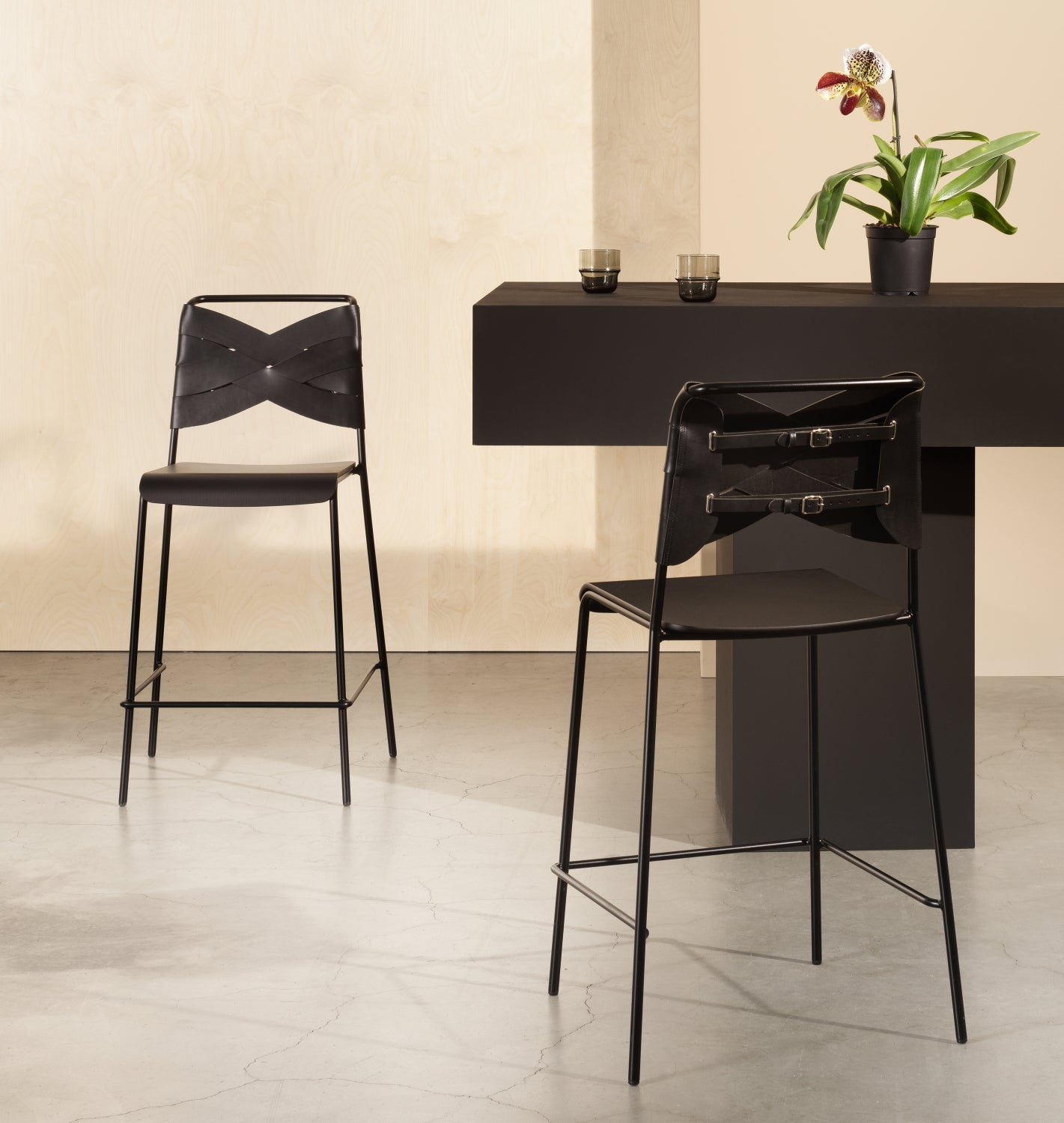 Design House Stockholm Torso Bar Stool Black-Black