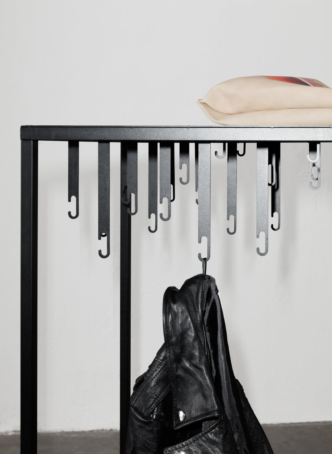Design House Stockholm Atelje Floor Hanger Black