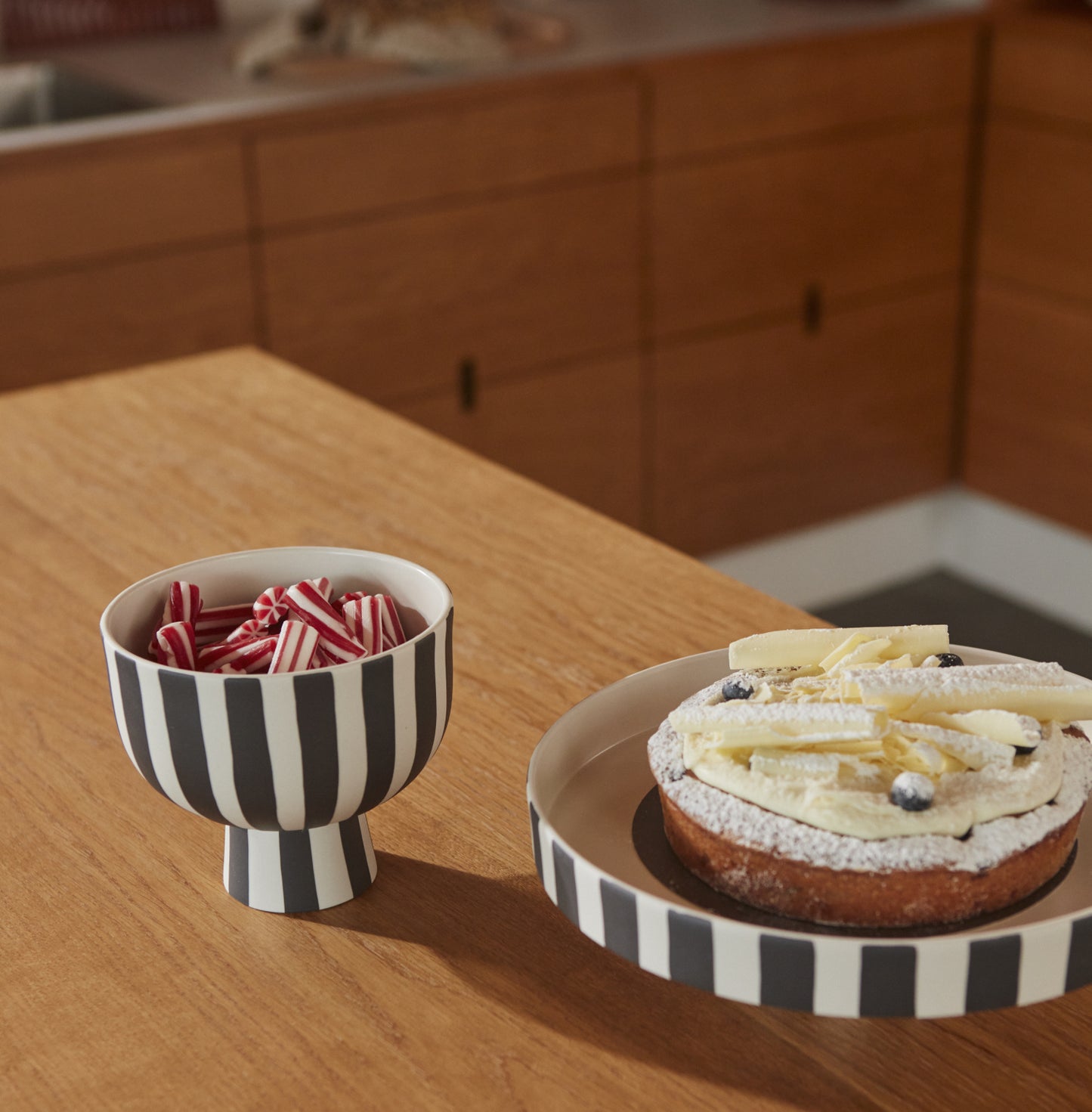 OYOY Toppu Bowl white-black