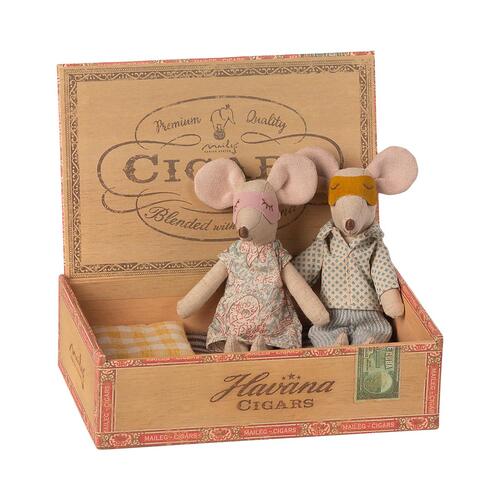 Mum & Dad Mouse in Cigarbox