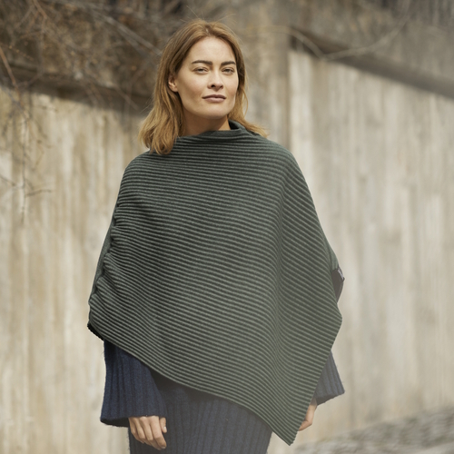 Pleece Poncho Forest Green