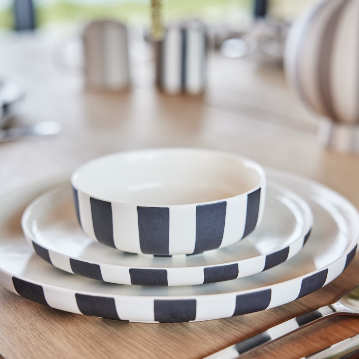 OYOY Toppu Lunch Plate white-black