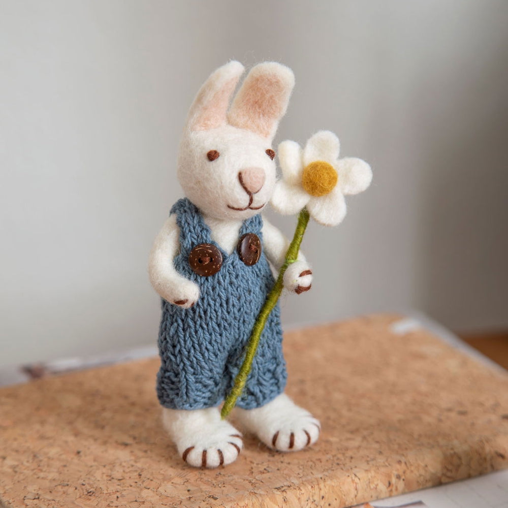 Gry & Sif Bunny Small White blue pants & daisy