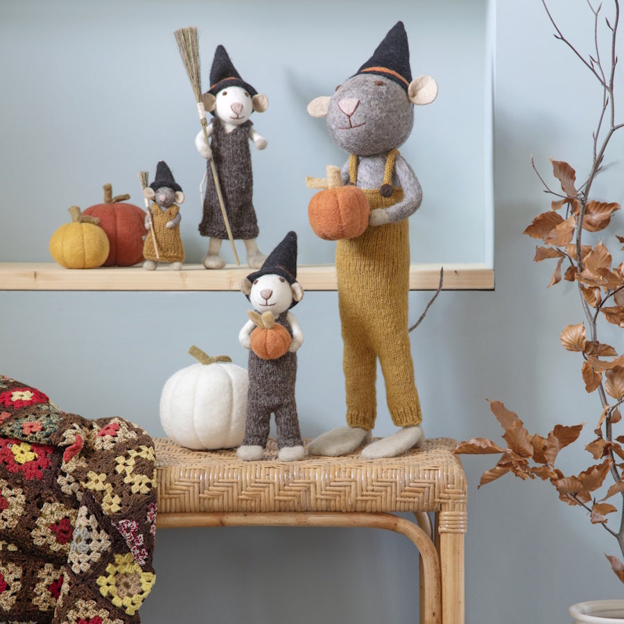 Gry & Sif Mouse Boy Big Grey w/Pumpkin