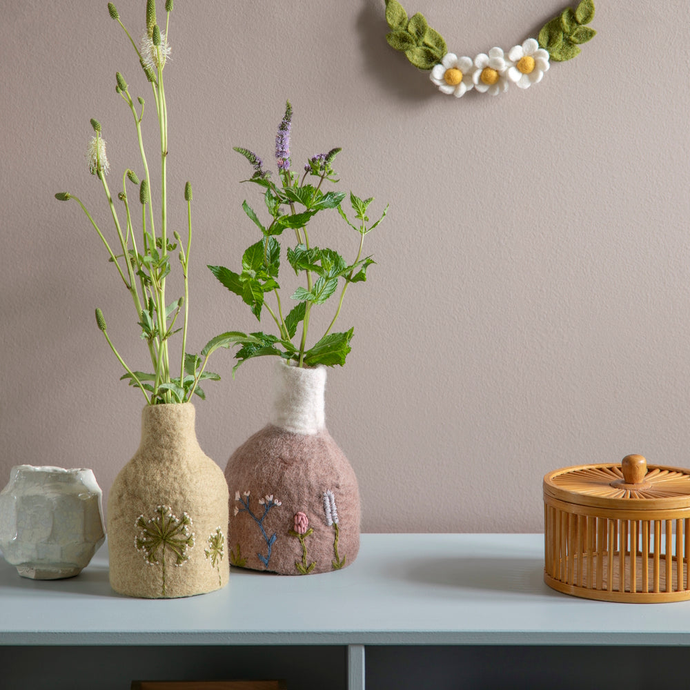 Gry & Sif Vase Felt Embroidered brown