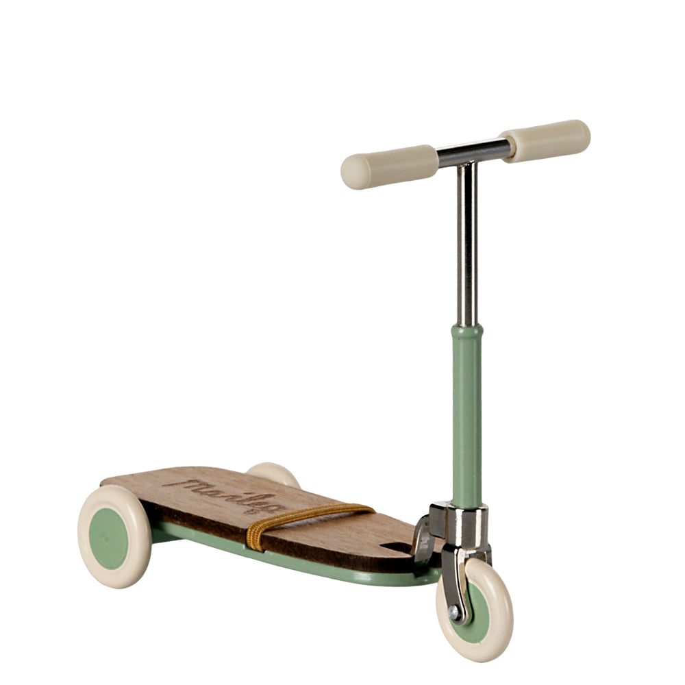 Maileg Kick Board Scooter Mouse Mint – Wholesale Nordic Fusion