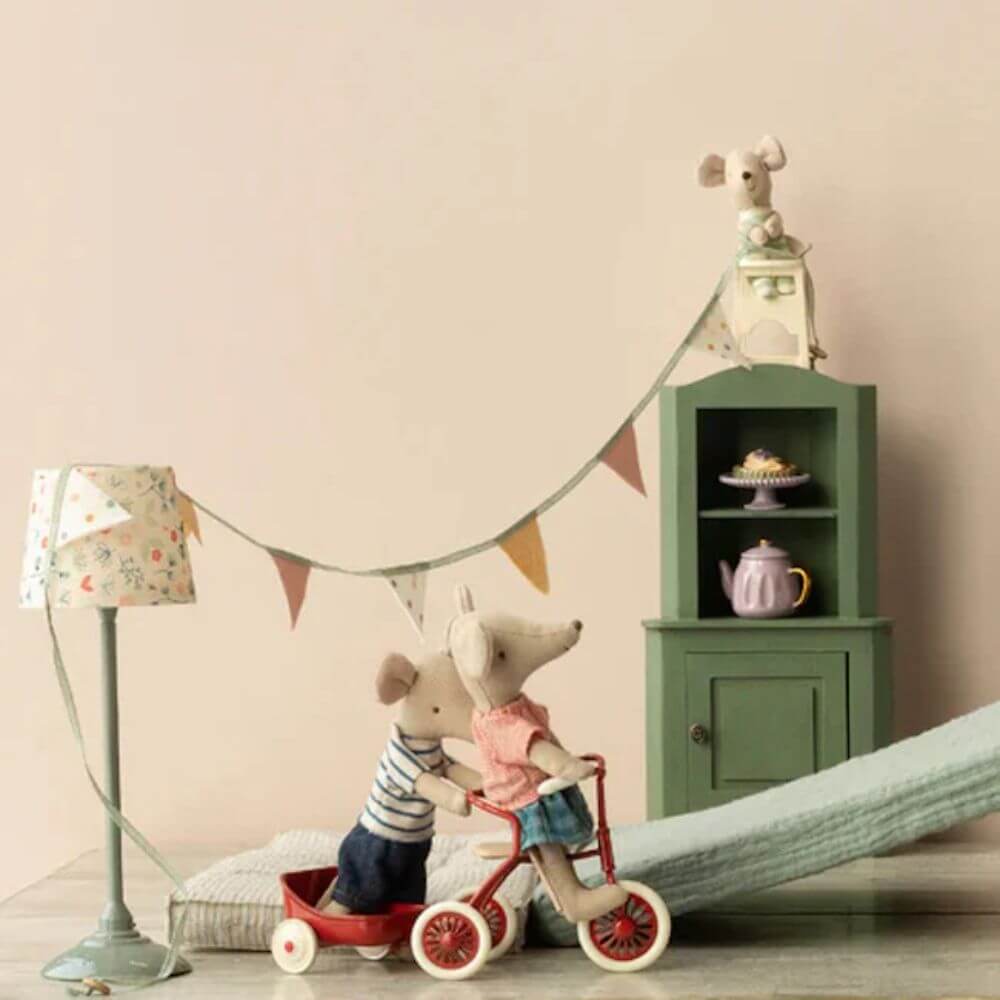 Maileg_Abri_a_Tricycle_Mouse_Red