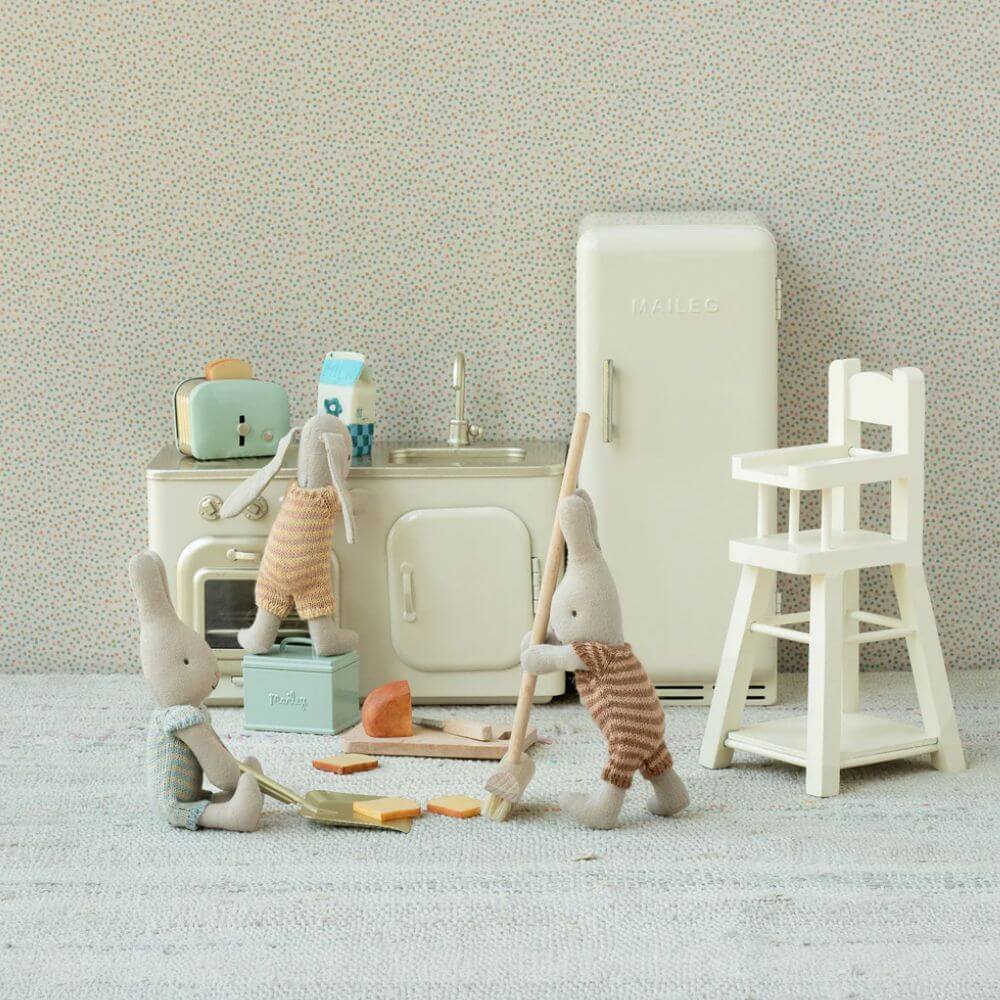 Maileg_Miniature_Bread_Box_Styled