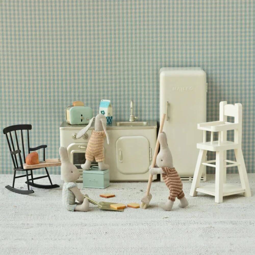 Maileg_Miniature_Broom_Set_Styled