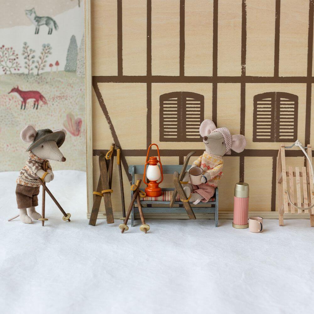 Maileg_Miniature_Thermos_and_Cups_coral__Styled