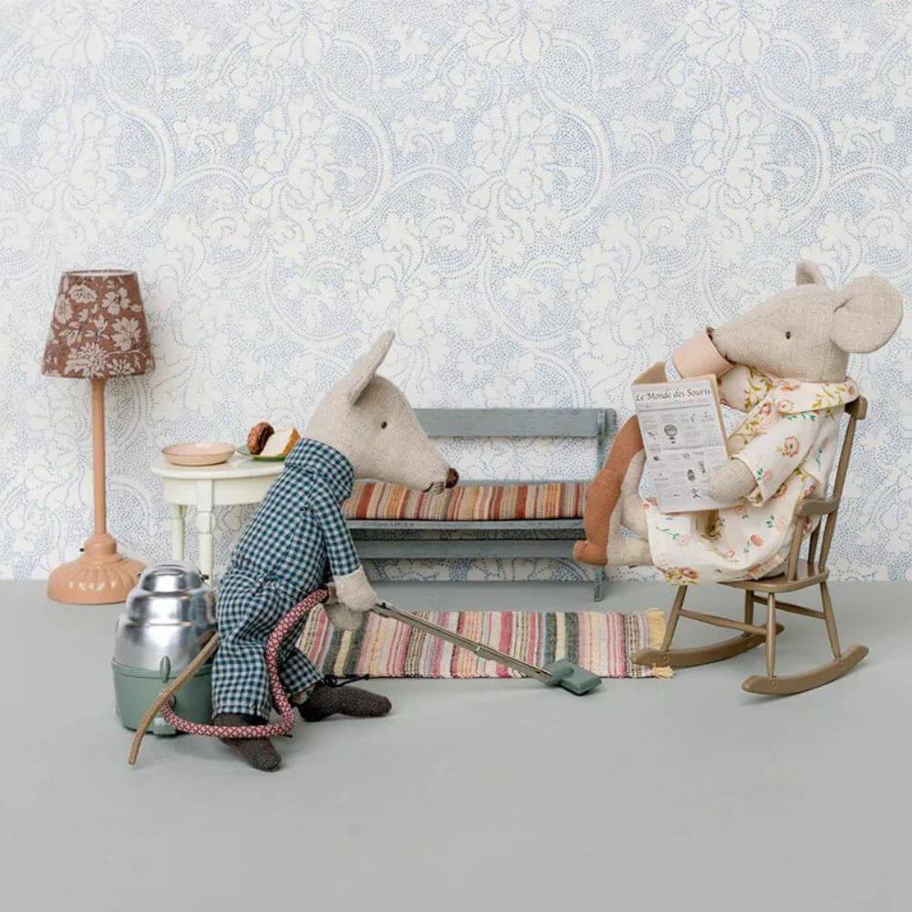 Maileg_Vacuum_Cleaner_Mouse_Styled