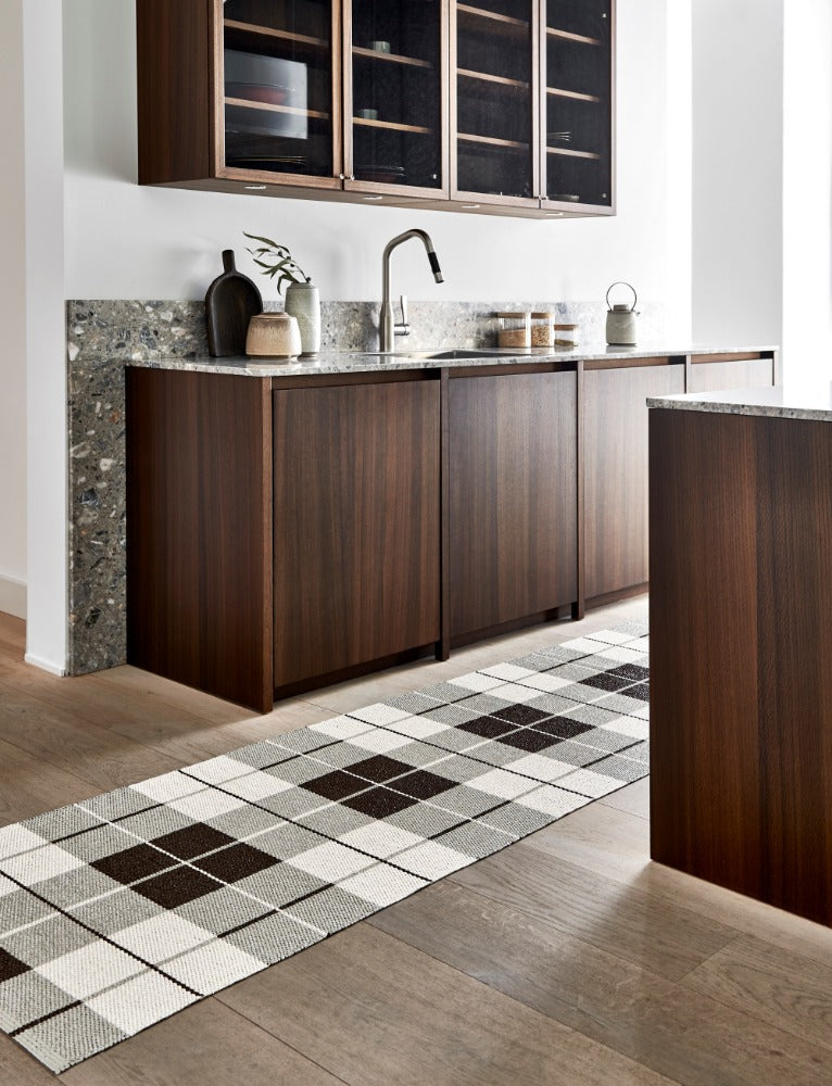 Pappelina Rug Ed Dark Brown