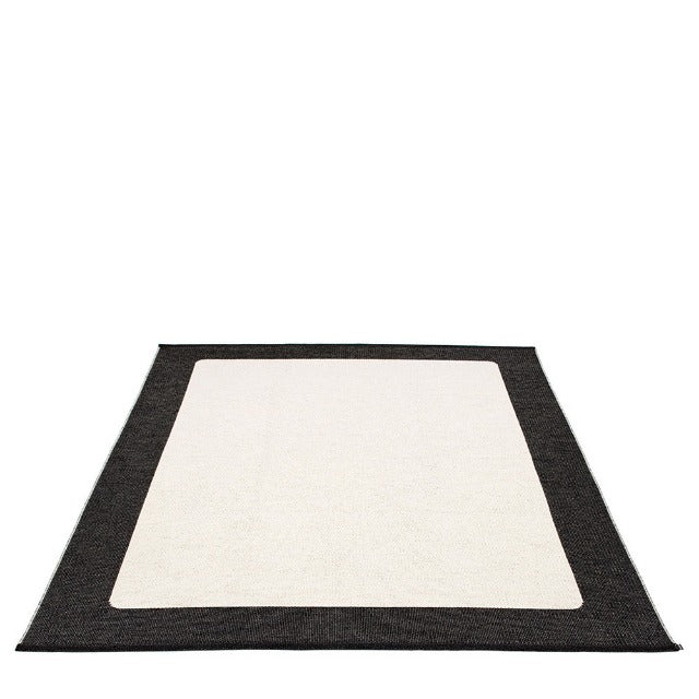 Pappelina Rug Ilda Black