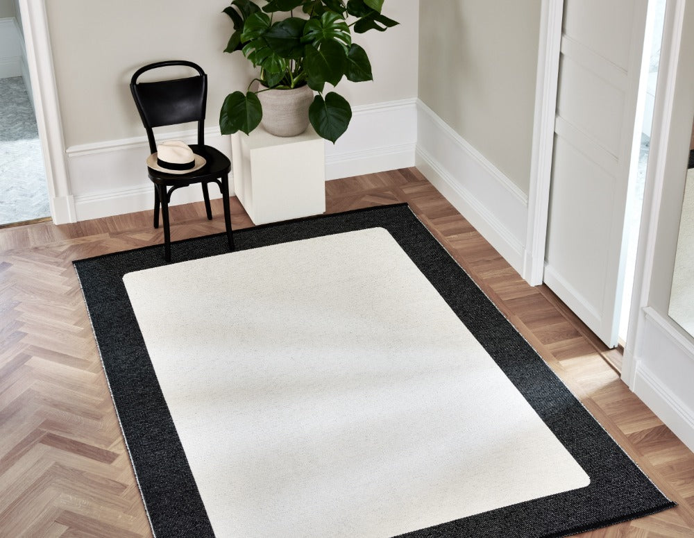 Pappelina Rug Ilda Black