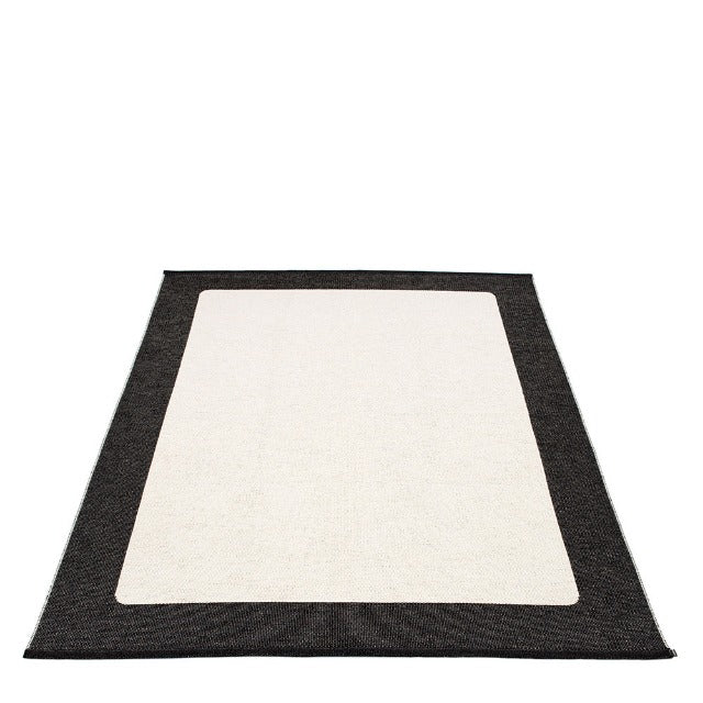 Pappelina Rug Ilda Black