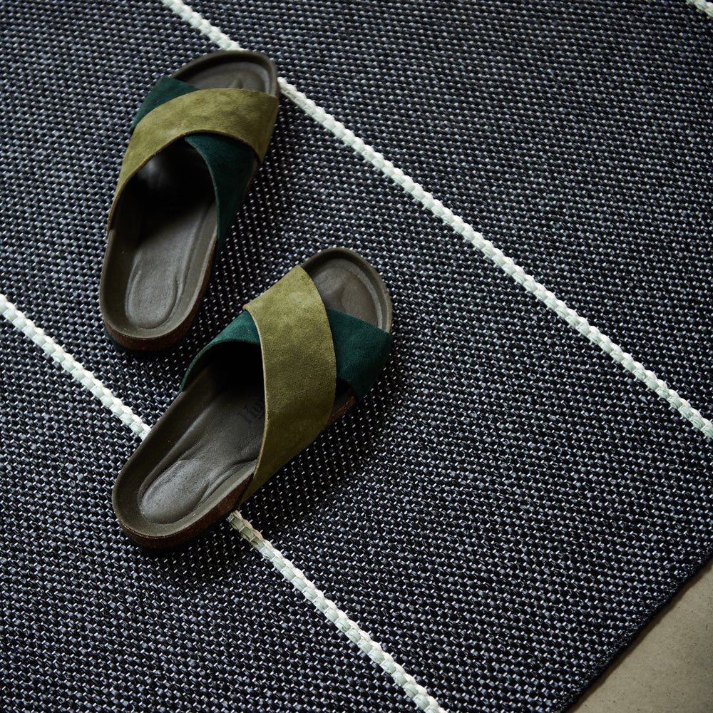 Pappelina Rug Lea Black