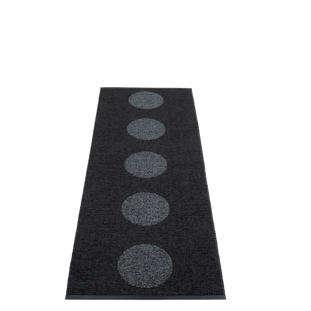 Pappelina Rug Vera 2.0 Black 70x200