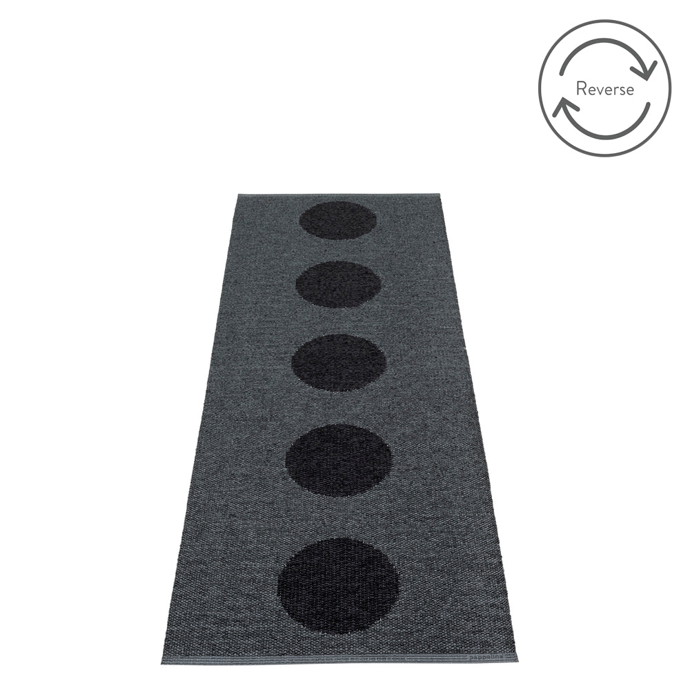 Pappelina Rug Vera 2.0 Black 70x200
