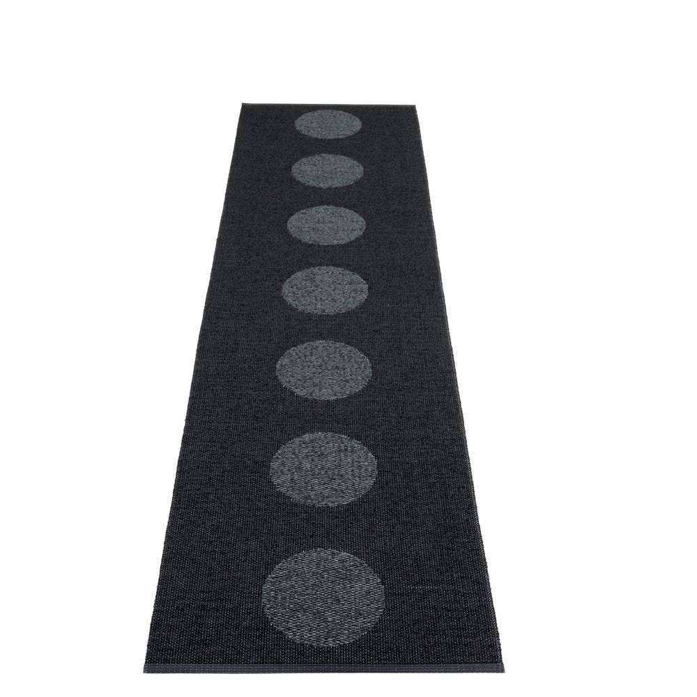 Pappelina Rug Vera 2.0 Black 70x280
