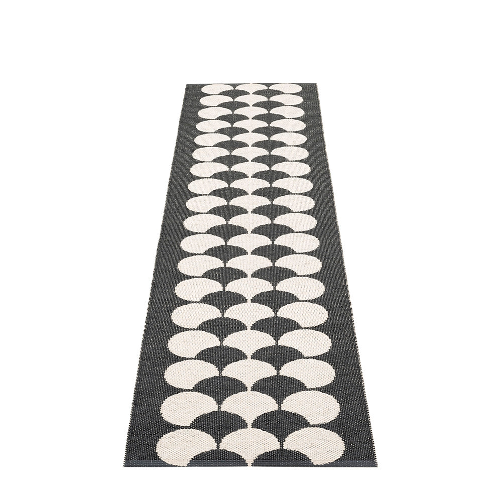 Pappelina Rug Bio Poppy Black 70x250