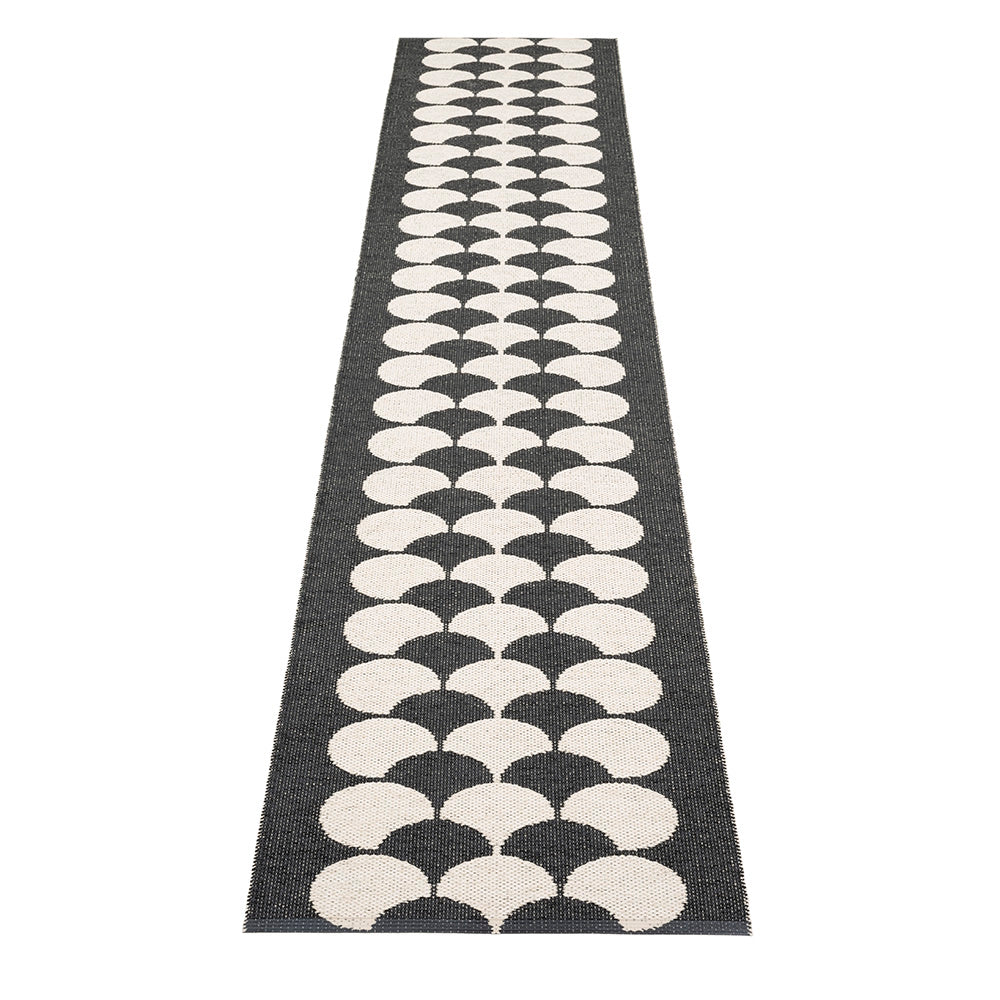 Pappelina Rug Bio Poppy Black 70x350