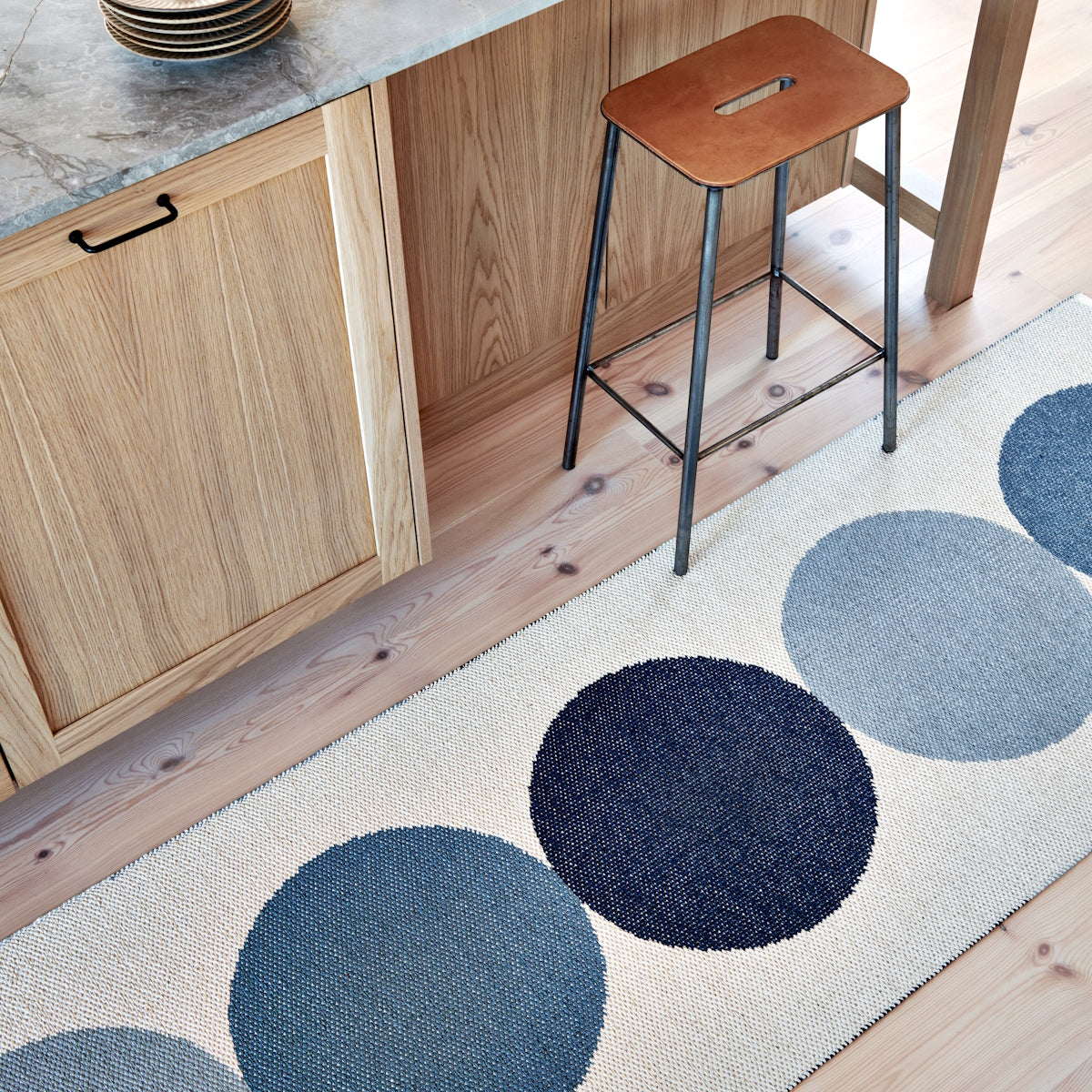 Pappelina_Rug_Otto_Sky_Lifestyle