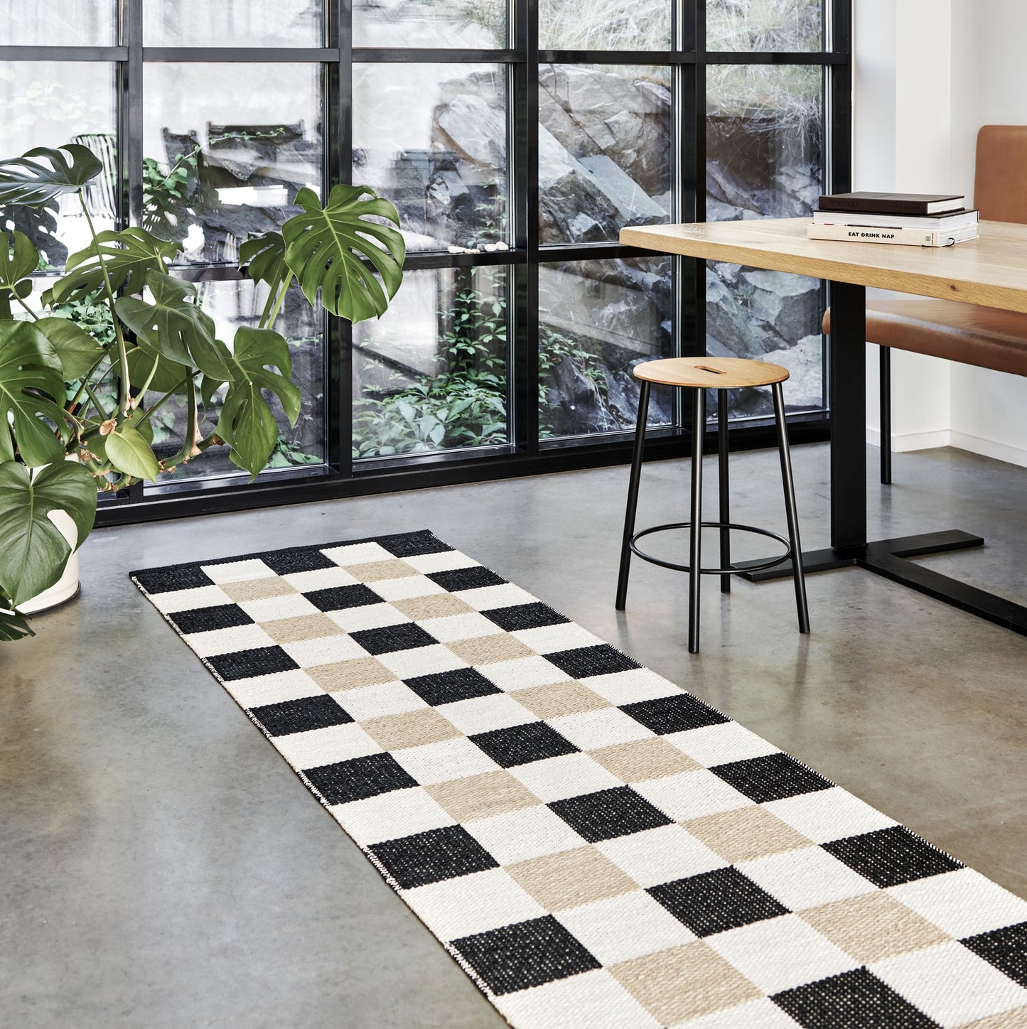Pappelina-pix-rug-black