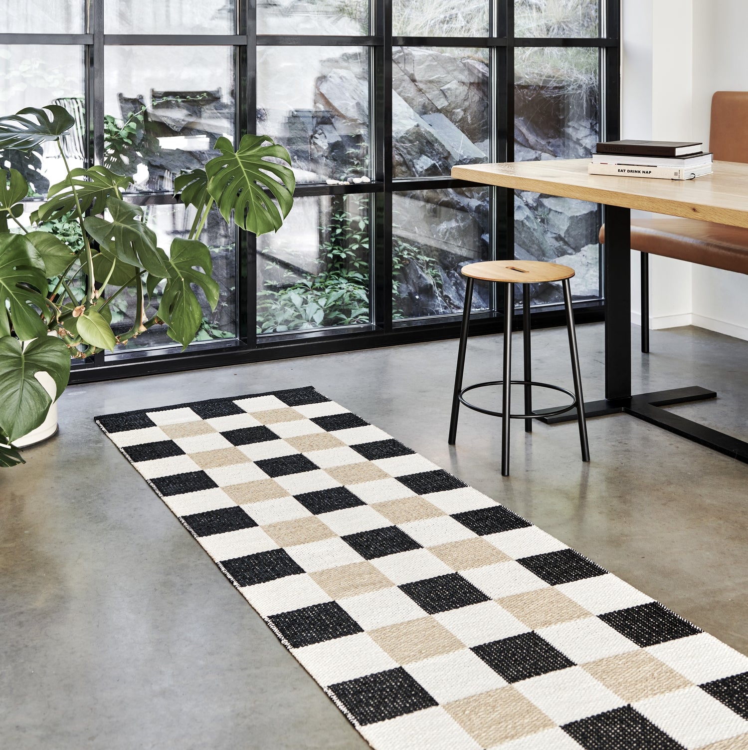 Pappelina-pix-rug-black