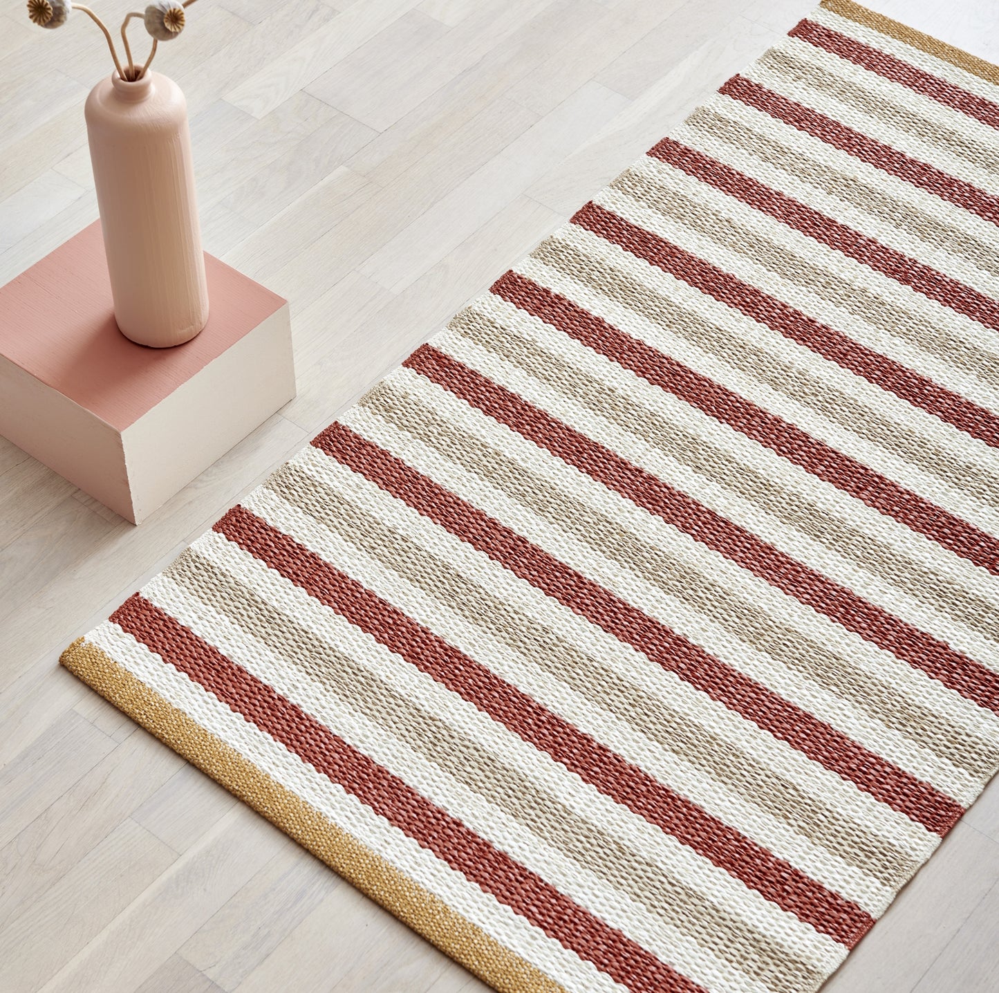 Pappelina-teo-rug-brick_Lifestyle