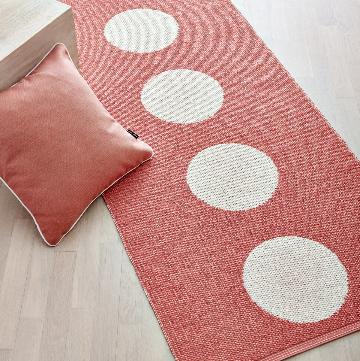 Pappelina_Rug_Vera_Flamingo_Lifestyle