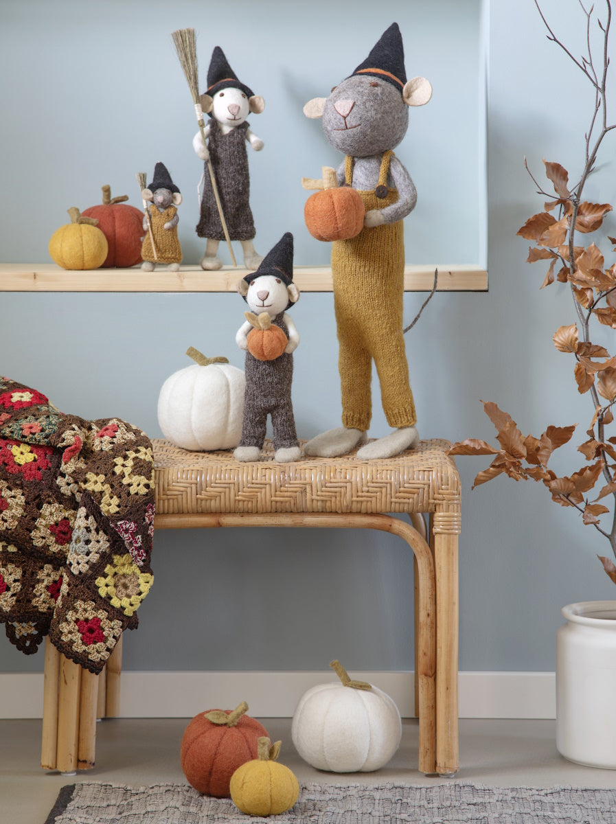 Gry & Sif Mouse Boy Big Grey w/Pumpkin
