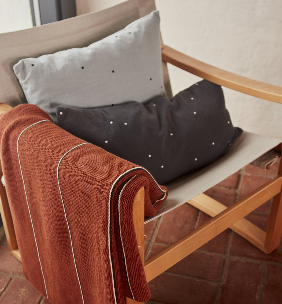 OYOY Kyoto Dot Cushion Long Anthracite