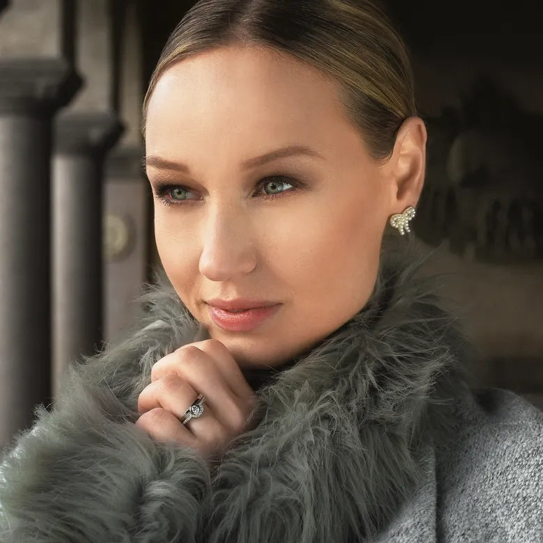 Efva Attling Mini Pearls Bow Earrings